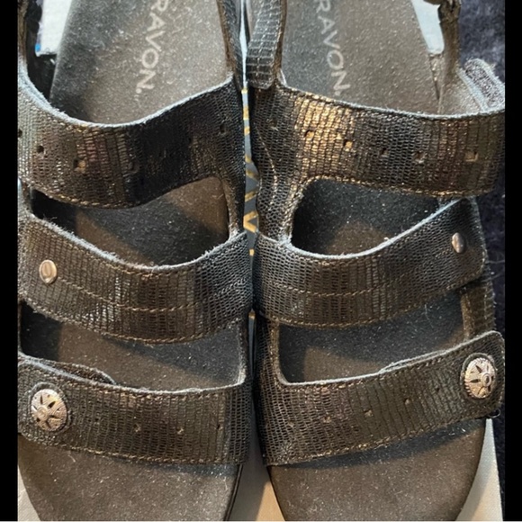 Beautiful Aravon Summer sandals - Picture 3 of 6
